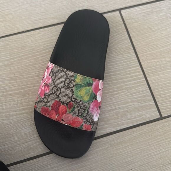 Brand new Gucci women’s slides  brand new with box and dust bag - Picture 2 of 4
